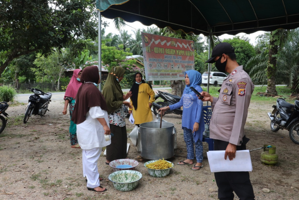 FOTO KEGIATAN PEMBUATAN AIR JAHE UNTUK PENCEGAHAN PENYEBARAN COVID-19 UNTUK DIBAGIKAN KE MASYARAKAT